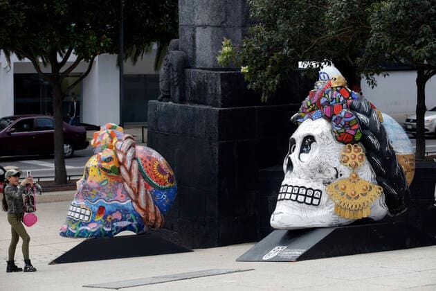 October 24, 2022, Mexico City, Mexico: Persons attend the skulls exhibition in tribute to the Mexican artist Frida Kahlo at Monument to the Revolution. on October 24, 2022 in Mexico City, Mexico. Mexico City Mexico - ZUMAe321 20221024_zia_e321_016 Copyright: xLuisxBarronx