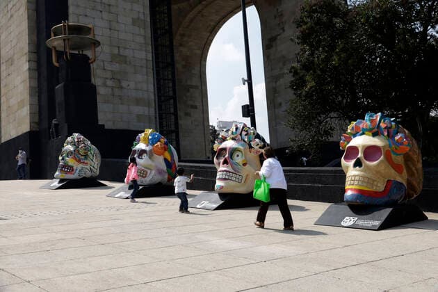 October 24, 2022, Mexico City, Mexico: Persons attend the skulls exhibition in tribute to the Mexican artist Frida Kahlo at Monument to the Revolution. on October 24, 2022 in Mexico City, Mexico. Mexico City Mexico - ZUMAe321 20221024_zia_e321_022 Copyright: xLuisxBarronx
