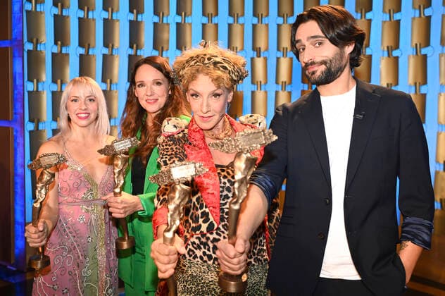 Bilder des Jahres 2022, Entertainment 10 Oktober Entertainment Themen der Woche KW43 Miss Allie, Carolin Kebekus, Sissi Perlinger und Nektarios Vlachopoulos bei der Verleihung vom Bayerischer Kabarettpreis 2022 im Lustspielhaus. München, 24.10.2022 *** Miss Allie, Carolin Kebekus, Sissi Perlinger and Nektarios Vlachopoulos at the award ceremony of the Bavarian Cabaret Award 2022 in the Lustspielhaus Munich, 24 10 2022 Foto:xR.xHeinex xFuturexImage