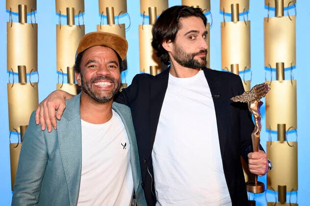 Simon Pearce und Nektarios Vlachopoulos bei der Verleihung vom Bayerischer Kabarettpreis 2022 im Lustspielhaus. München, 24.10.2022