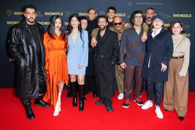 Fatih Akim mit Cast und Team beim Screening des Kinofilms Rheingold auf dem 32. Film Festival Cologne 2022 im Cinedom. Köln, 24.10.2022