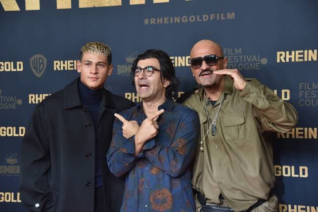 Emilio Sakraya, Regisseur Fatih Akin und Xatar kommt zur Premiere des Kinofilms Rheingold , ein Gangster-Drama, im Rahmen des 32. Film Festival Cologne (vormals: Cologne Conference) 2022 , ein internationales Filmfestival