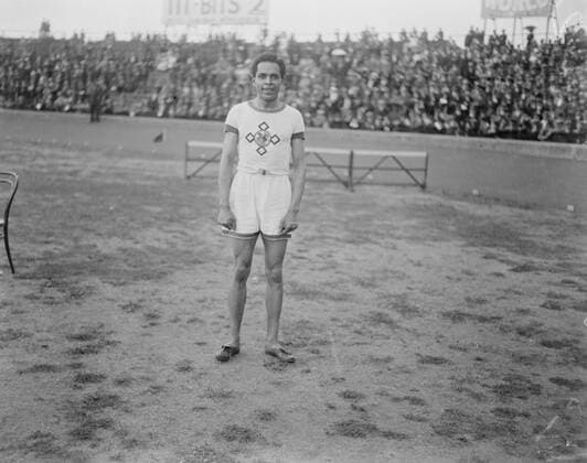 Bildnummer: 14787139 Datum: 03.07.2013 Copyright: imago United Archives International Harry Edward , Polytechnic Harriers , Olympic Runner , 100 yards champion 1921 Harry Francis Vincent Edward ( 15 April 1898 - 8 July 1973 ) of Great Britain who won the bronze medal in both the 100m and 200m sprint race at the 1920 Summer Olympics. kbdig 1900 quer 20th Century Athletes Black and White British Central News Competitors Europeana Photography Monochrome Portrait Track europeana full length runner Olympics Olympic  ; kbdig 2013 quer Image number 14787139 date 03 07 2013 Copyright imago United International Harry Edward Polytechnic Harriers Olympic Runner 100 Yards Champion 1921 Harry Francis Vincent E  UnitedArchives0014787139