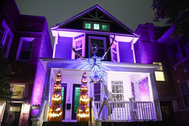 Halloween Decorations In Chicago Halloween decoration is seen near a house in Chicago, United States on October 17, 2022. Chicago United States  Copyright: xJakubxPorzyckix originalFilename: porzycki-hallowee221018_npQfS.jpg