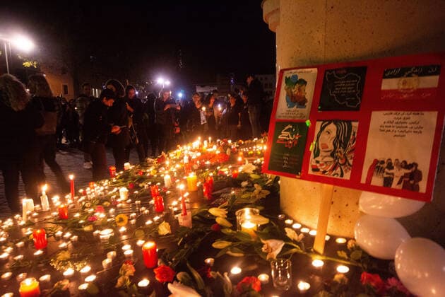 News Themen der Woche KW43 News Bilder des Tages Mourning For Mahsa Amini After 40 Days Of Her Death In Cologne A hundred people take part in special vigil for mourning the death of Mahsa Aminii whose death sparked the movement in Iran in Cologne, Germany on Oct 26, 2022 Cologne Germany  Copyright: xYingxTangx originalFilename: tang-notitle221026_npQ53.jpg