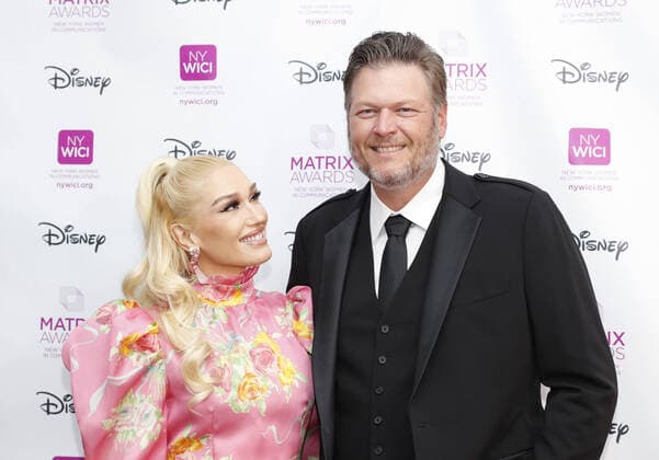 Bilder des Jahres 2022, Entertainment 10 Oktober Entertainment Themen der Woche KW43 Entertainment Bilder des Tages Gwen Stefani and Blake Shelton arrive on the red carpet at the 2022 Matrix Awards at The Ziegfeld Ballroom on Wednesday, October 26, 2022 in New York City. 1 NYP20221026112 JohnxAngelillo