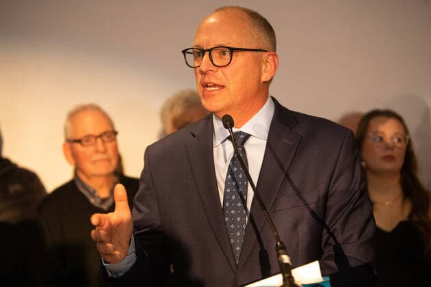 October 26, 2022, Winnipeg, MB, Canada: Scott Gillingham delivers his victory speech after being declared the next mayor of Winnipeg, on Wednesday, October 26, 2022. Winnipeg Canada  - ZUMAc35_ 20221026_zaf_c35_161 Copyright: xDanielxCrumpx