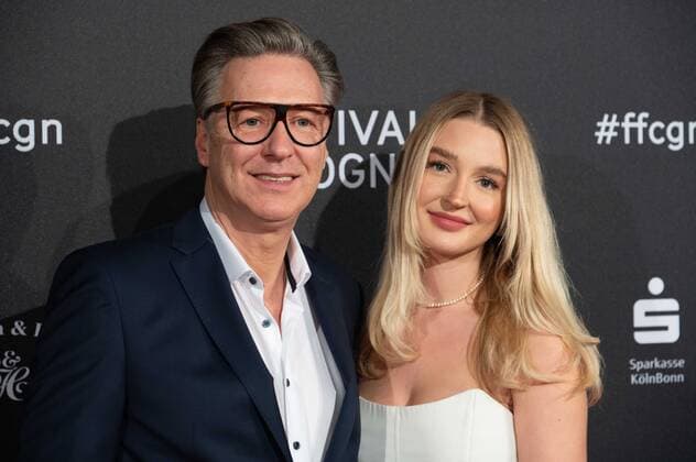 Martin ARMKNECHT, Schauspieler, mit Tochter Stella, Roter Teppich, Red Carpet Show, Ankunft, arrival, Film Festival Cologne awards in Koeln, 27.10.2022.