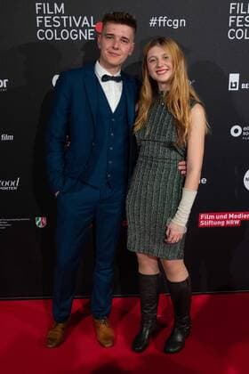Maik CIBURA, Schauspieler, Begleiterin nicht identifiziert Roter Teppich, Red Carpet Show, Ankunft, arrival, Film Festival Cologne awards in Koeln, 27.10.2022.