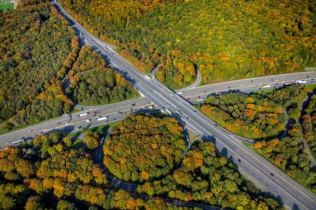 Luftbild, Autobahnkreuz Oberhausen, Autobahn A3 und Autobahn A2, Herbstwald, Alsfeld, Oberhausen, Ruhrgebiet, Nordrhein-Westfalen, Deutschland !ACHTUNGxMINDESTHONORARx60xEURO! *** Aerial view, freeway junction Oberhausen, freeway A3 and freeway A2, autumn forest, Alsfeld, Oberhausen, Ruhr area, North Rhine-Westphalia, Germany ATTENTIONxMINESTHONORARx60xEURO