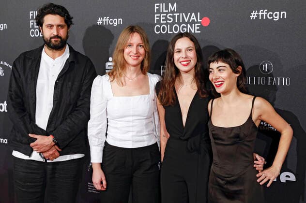 Elmar Imanov, Eva Blondiau, Taki Mumladze und Mariam Khundadze bei der Verleihung der Film Festival Cologne Awards auf dem 32. Film Festival Cologne 2022 im E-Werk. Köln, 27.10.2022