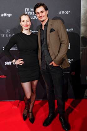 Antonia Bergmann mit Begleitung bei der Verleihung der Film Festival Cologne Awards auf dem 32. Film Festival Cologne 2022 im E-Werk. Köln, 27.10.2022