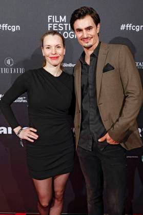Antonia Bergmann mit Begleitung bei der Verleihung der Film Festival Cologne Awards auf dem 32. Film Festival Cologne 2022 im E-Werk. Köln, 27.10.2022