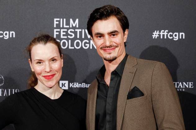 Antonia Bergmann mit Begleitung bei der Verleihung der Film Festival Cologne Awards auf dem 32. Film Festival Cologne 2022 im E-Werk. Köln, 27.10.2022