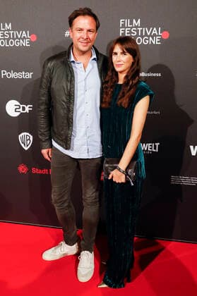 Anna Schütz mit Begleitung bei der Verleihung der Film Festival Cologne Awards auf dem 32. Film Festival Cologne 2022 im E-Werk. Köln, 27.10.2022