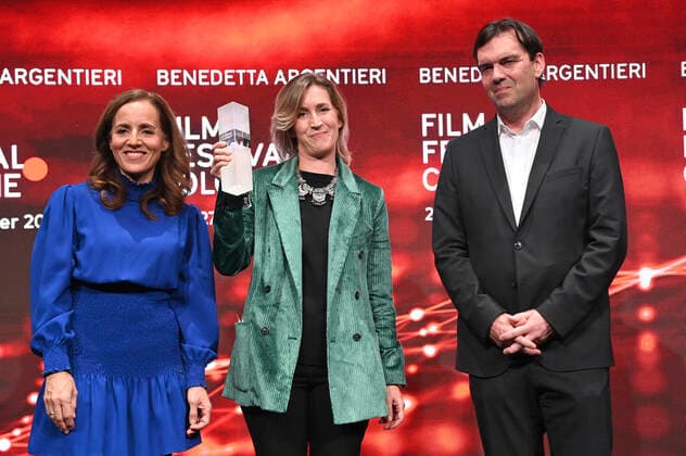 Eva Katharina Lindenau, Benedetta Argentieri und Jean-Christoph Caron bei der Verleihung der Film Festival Cologne Awards auf dem 32. Film Festival Cologne 2022 im E-Werk. Köln, 27.10.2022