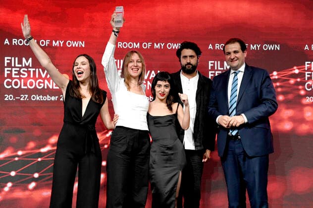 Taki Mumladze, Eva Blondia, Mariam Khundadze, Elmar Imanov und Nathanael Liminski bei der Verleihung der Film Festival Cologne Awards auf dem 32. Film Festival Cologne 2022 im E-Werk. Köln, 27.10.2022