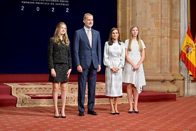 Spanish King Felipe VI and Queen Letizia with daughters Princess of Asturias Leonor de Borbon and Sofia de Borbon during an audience with the awarded the Asturias medal 2022 in Oviedo, on Friday 28 October 2022 Cordon Press