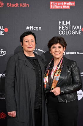 Martina Richter und Berivan Aymaz bei der Verleihung der Film Festival Cologne Awards auf dem 32. Film Festival Cologne 2022 im E-Werk. Köln, 27.10.2022