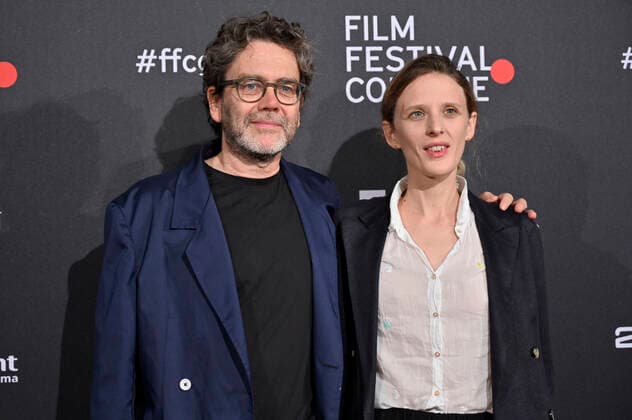 Mia Hansen-Löve mit Begleitung bei der Verleihung der Film Festival Cologne Awards auf dem 32. Film Festival Cologne 2022 im E-Werk. Köln, 27.10.2022