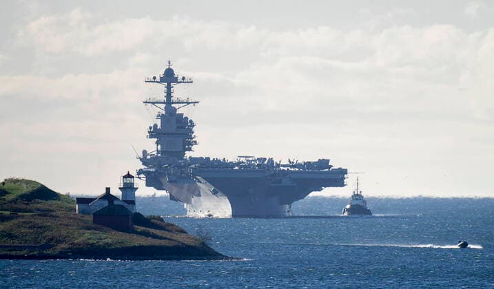 Bilder des Jahres 2022, News 10 Oktober News Themen der Woche KW43 News Bilder des Tages October 28, 2022, Halifax, NS, Canada: The USS Gerald R. Ford, one of the world s largest aircraft carriers, arrives in Halifax on Friday, Oct. 28, 2022. The United States Navy s most advanced aircraft carrier is on its first deployment, five years after it was commissioned into service. Halifax Canada  - ZUMAc35_ 20221028_zaf_c35_040 Copyright: xAndrewxVaughanx