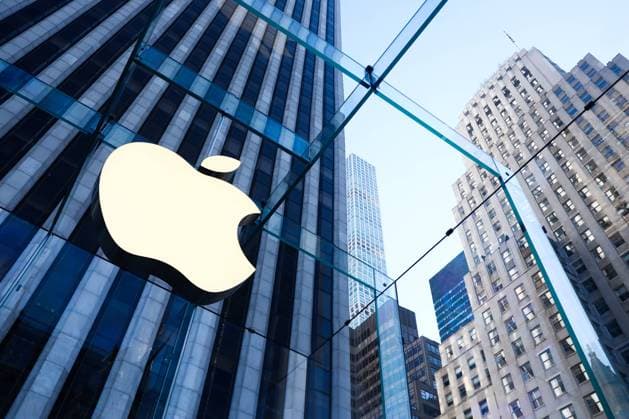 New York City Economy Apple logo is seen near the store in New York City, United States on October 22, 2022. New York City United States  Copyright: xJakubxPorzyckix originalFilename: porzycki-newyorkc221022_np82P.jpg