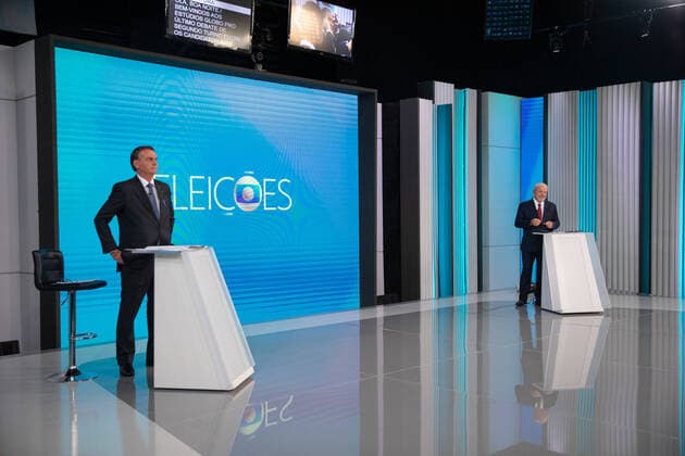 News Themen der Woche KW43 Brasilien, Fernsehdebatte mit da Silva und Bolsonaro in Sao Paulo (221029) -- RIO DE JANEIRO, Oct. 29, 2022 -- Brazilian President Jair Bolsonaro (L) and former President Luiz Inacio Lula da Silva participate in a presidential election TV debate in Rio de Janeiro, Brazil, on Oct. 28, 2022. On Sunday, more than 156 million Brazilians will go to the polls to vote for the next president and vice president, as well as governors and deputy governors in 12 states. The contested runoff pits President Jair Bolsonaro (Liberal Party), who is seeking reelection, against former president Luiz Inacio Lula da Silva (Workers Party). ) BRAZIL-RIO DE JANEIRO-PRESIDENTIAL ELECTION-TV DEBATE WangxTiancong 