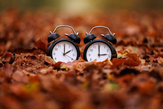 Trotz der Diskussionen um Sommer- und Winterzeit in Europa wird es auch 2022 wieder Zeitumstellungen geben. Am letzten Sonntag im Oktober werden die Uhren eine Stunde von 3 auf 2 Uhr nachts zurückgestellt. (Themenbild, Symbolbild) Köln, 29.10.2022 NRW Deutschland *** Despite the discussions about summer and winter time in Europe, there will be time changes again in 2022 On the last Sunday in October, the clocks will be set back one hour from 3 a.m. to 2 a.m. Topic image, symbol image Cologne, 29 10 2022 NRW Germany Copyright: xChristophxHardtx