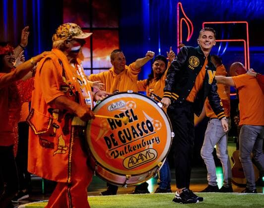 2022-10-29 21:56:50 BAARN - Mart Hoogkamer sings the new football national anthem during the live show of I Want Your Song. ANP REMKO DE WAAL netherlands out - belgium out