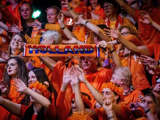2022-10-29 21:48:33 BAARN - Mart Hoogkamer sings the new football national anthem during the live show of I Want Your Song. ANP REMKO DE WAAL netherlands out - belgium out