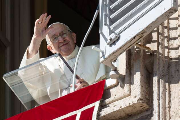 News Themen der Woche KW43 News Bilder des Tages Italy, Rome, Vatican, 2022 10 30 .Pope Francis adresses the crowd from the window of the Apostolic Palace overlooking Saint Peter s Square during the Angelus prayer in the Vatican. Photograph by Vatican Mediia Catholic Press Photo RESTRICTED TO EDITORIAL USE - NO MARKETING - NO ADVERTISING CAMPAIGNS.  Copyright: xVATICANxMEDIAx xipa-agency.netx xVaticanxMediax