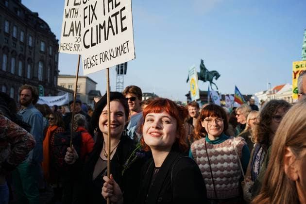 To raise the ecological emergency in the priorities of voters before the general elections which will take place on Tuesday throughout Denmark, activists and defenders of the environment gathered in more than ten cities all over the country. In Copenhagen, more than 25,000 people marched for the climate and warned citizens and leaders to hurry and handle for the climate emergency and its necessary rise on the political agenda.  ThibaultxSavaryx xLexPictorium LePictorium_0269387