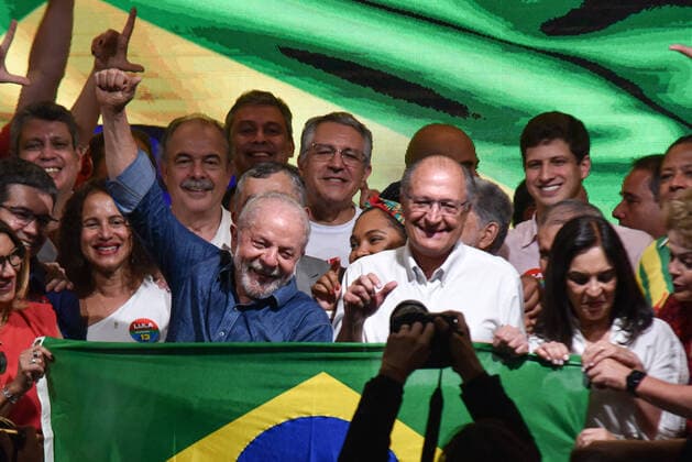 SÃO PAULO, SP - 30.10.2022: SEGUNDO TURNO ELEIÇÕES 2022 SP - The president-elect of Brazil, Luiz Inácio Lula da Silva, (PT) makes a statement to the press in São Paulo, this Sunday, (30) after the counting of votes. In the photo Lula and Geraldo Alckmin x2286252x  RobertoxCasimiro