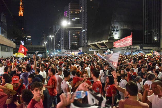 SÃO PAULO, SP - 30.10.2022: SEGUNDO TURNO ELEIÇÕES 2022 SP - Population celebrates on Av. Paulista, in São Paulo, the victory of the President-elect of Brazil, Luiz Inácio Lula da Silva, (PT) this Sunday, (30) after the counting of the votes. x2286352x  RobertoxCasimiro