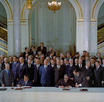 Leonid Brezhnev and Richard Nixon signing SALT-1 agreement 673739 26.05.1972 CC CPSU General Secretary Leonid Brezhnev and US president Richard Nixon signing Strategic Arms Limitation Treaty and provisional Soviet - American arrangement of some measures in the strategic assault arms limitation. Yuryi Abramochkin Sputnik Moscow Russia  Copyright: xYuryixAbramochkinx