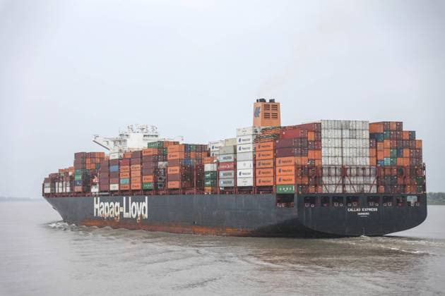Container Schiff der Redderei Hapag Lloyd *** Container ship of the Redderei Hapag Lloyd Copyright: xLobeca RalfxHomburgx
