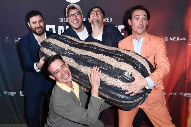 Entertainment Bilder des Tages Anthony Toma, Jack Thompson-Roylance, Finn Bruce, Brook Driver und Boris Thompson-Roylance bei der Premiere des Kinofilms Swede Caroline auf dem 30. Raindance Film Festival 2022 im Curzon Soho Cinema. London, 31.10.2022 *** Anthony Toma, Jack Thompson Roylance, Finn Bruce, Brook Driver and Boris Thompson Roylance at the premiere of the feature film Swede Caroline at the 30 Raindance Film Festival 2022 at Curzon Soho Cinema London, 31 10 2022. Foto:xS.xVasx xFuturexImage