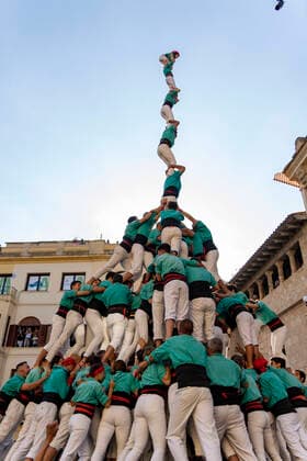 Bilder des Jahres, News 11 November News Themen der Woche KW44 News Bilder des Tages November 1, 2022, Vilafranca del Penedes, Catalonia, Spain: Record day in the world of the castellers , the human towers of great height, where the castellers of Vilafranca , the winners of the past competition of human towers in Catalonia, have built a human tower never seen in the history of this tradition centenary Vilafranca del Penedes Spain - ZUMAr179 20221101_zip_r179_014 Copyright: xEricxRenomx
