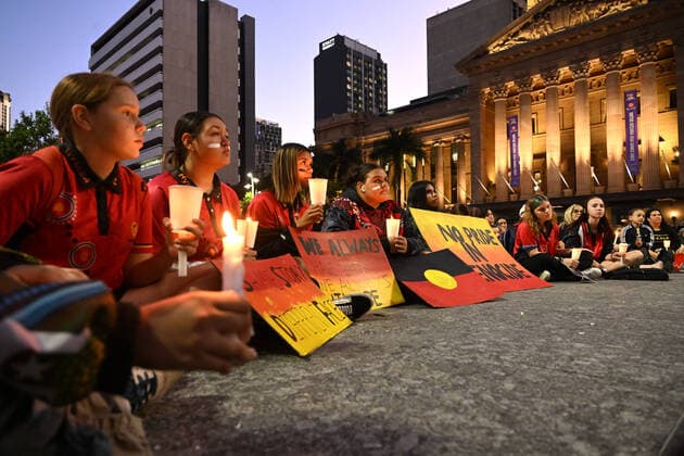 News Themen der Woche KW44 CASSIUS TURVEY VIGIL BRISBANE, People are seen during a candlelight vigil for Cassius Turvey at King George Square in Brisbane, Wednesday, November 2, 2022. Cassius Turvey, 15, was allegedly bashed with a metal pole while walking home from school with friends in Middle Swan earlier this month. ( NO ARCHIVING, EDITORIAL USE ONLY, NO USE IN BOOKS WITHOUT CONSENT BRISBANE QLD AUSTRALIA  Copyright: xDARRENxENGLANDx 20221102001724893594