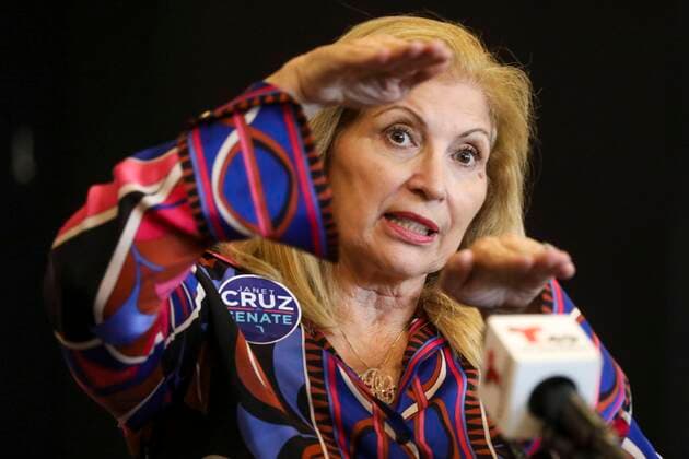 News Themen der Woche KW44 November 2, 2022, Tampa, Florida, USA: Sen. Janet Cruz, who is campaigning for re-election, responds to a question from a member of the media during a press conference at Swope, Rodante P.A. office in Tampa on Wednesday, November 2, 2022. Tampa USA - ZUMAs70_ 20221102_zan_s70_013 Copyright: xIvyxCeballox
