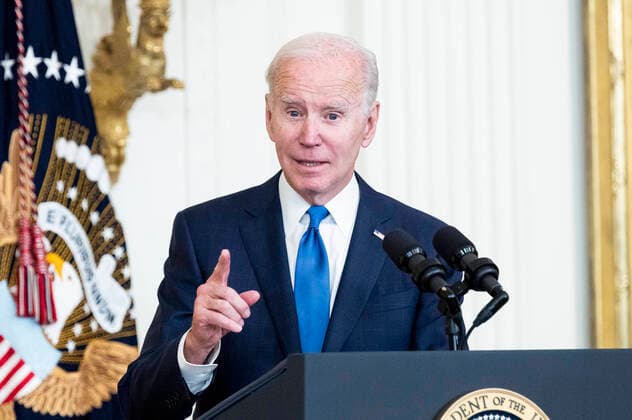 News Themen der Woche KW44 News Bilder des Tages November 2, 2022, Washington, District of Columbia, United States: President JOE BIDEN speaking in the East Room of the White House about working to strengthen the infrastructure talent pipeline, ... how the Administration is bringing together employers, unions, and other partners to train Americans for good-paying jobs in broadband, construction, and manufacturing following passage of the Bipartisan Infrastructure Law, CHIPS and Science Act, and Inflation Reduction Act. Washington United States - ZUMAb161 20221102_zap_b161_012 Copyright: xMichaelxBrochsteinx