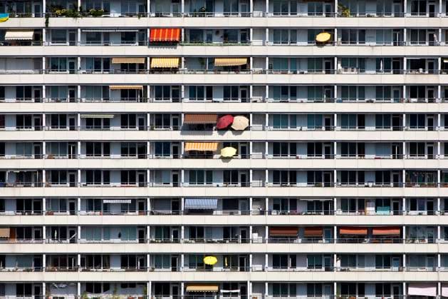 Fassade mit vielen Balkonen vom einem Hochhaus, Plattenbau, Deutschland, Berlin facade with many balconies from a high-rise building, plattenbau, Germany, Berlin BLWS675135 *** Facade with many Balconies from a Skyscraper, panel building, Germany, Berlin facade With MANY Balconies from a High Rise buildings panel building, Germany, Berlin BLWS675135 Copyright: xblickwinkel S.xZiesex