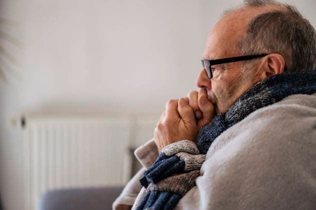 Senior man wrapped in blanket feeling cold at home model released, Symbolfoto property released, DIGF19017