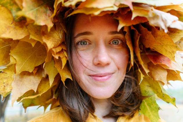 Smiling woman with gray eyes wearing autumn leaves wreath model released, Symbolfoto, EYAF02215