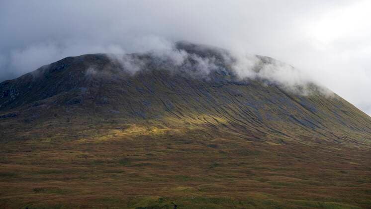 Creative Highlights World Wolken über Berg, Glen Coe Tal, Highlands, Hochland, Schottland, Großbritannien, Europa *** Clouds via Mountain, Glen COE Valley, highlands, highlands, Scotland, Great Britain, Europe Copyright: imageBROKER/SonjaxJordan ibxjor08755676.jpg