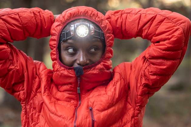 Young woman wearing flashlight on forehead model released, Symbolfoto, JCCMF07459