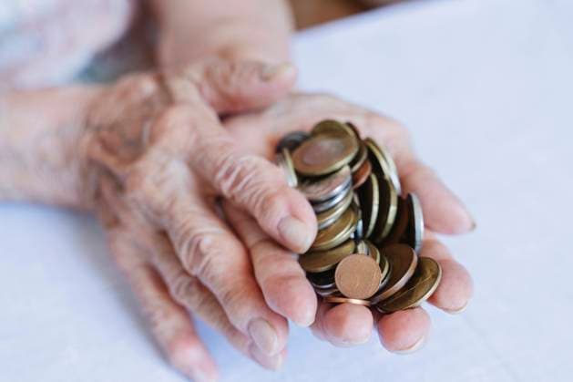 Wrinkled hands of senior woman holding coins model released, Symbolfoto property released, OSF00976