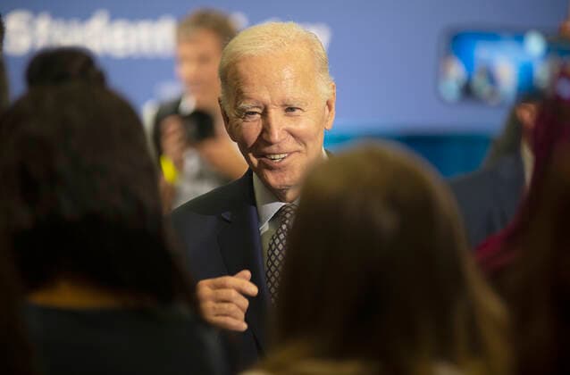 November 3, 2022, Albuquerque, New Mexico, USA: Journal .2022.U.S President Joe Biden greets supporters after visiting CNM to address his initiative to erase student loans. Photographed on Thursday November 3 , 2022. JOURNAL Albuquerque USA - ZUMAab1_ 20221103_zaf_ab1_024 Copyright: xAdolphexPierre-Louisx