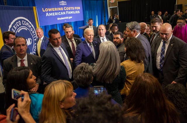 November 3, 2022, Albuquerque, New Mexico, USA: Journal .2022.U.S President Joe Biden greets supporters after visiting CNM to address his initiative to erase student loans. Photographed on Thursday November 3 , 2022. JOURNAL Albuquerque USA - ZUMAab1_ 20221103_zaf_ab1_026 Copyright: xAdolphexPierre-Louisx