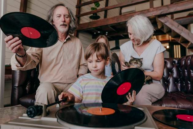 Granddaughter changing record on turntable with grandparents at home model released, Symbolfoto property released, YTF00147